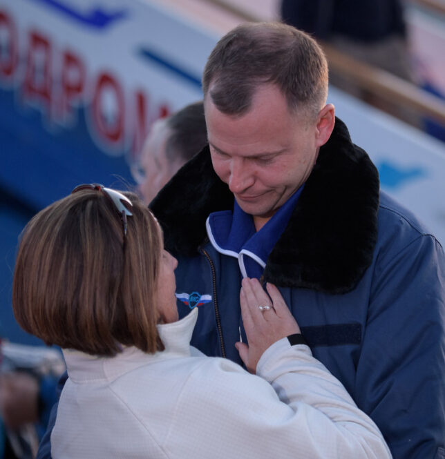 Expedition 57 Crew Returns to Baikonur (NHQ201810110008)